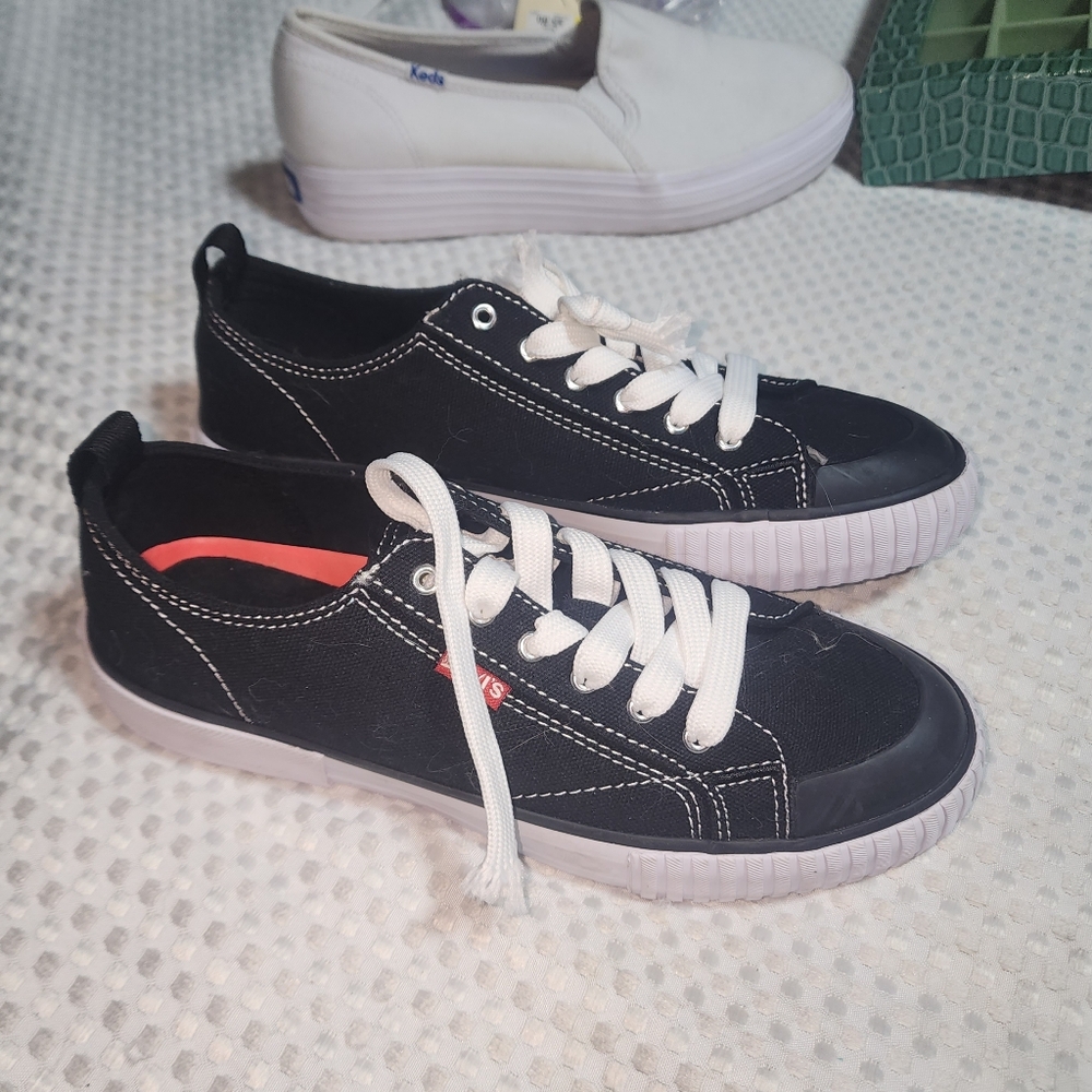 LEVIS EUC WOMENS SZ 6 ANIKA SPORTY FASHION SNEAKER SHOES